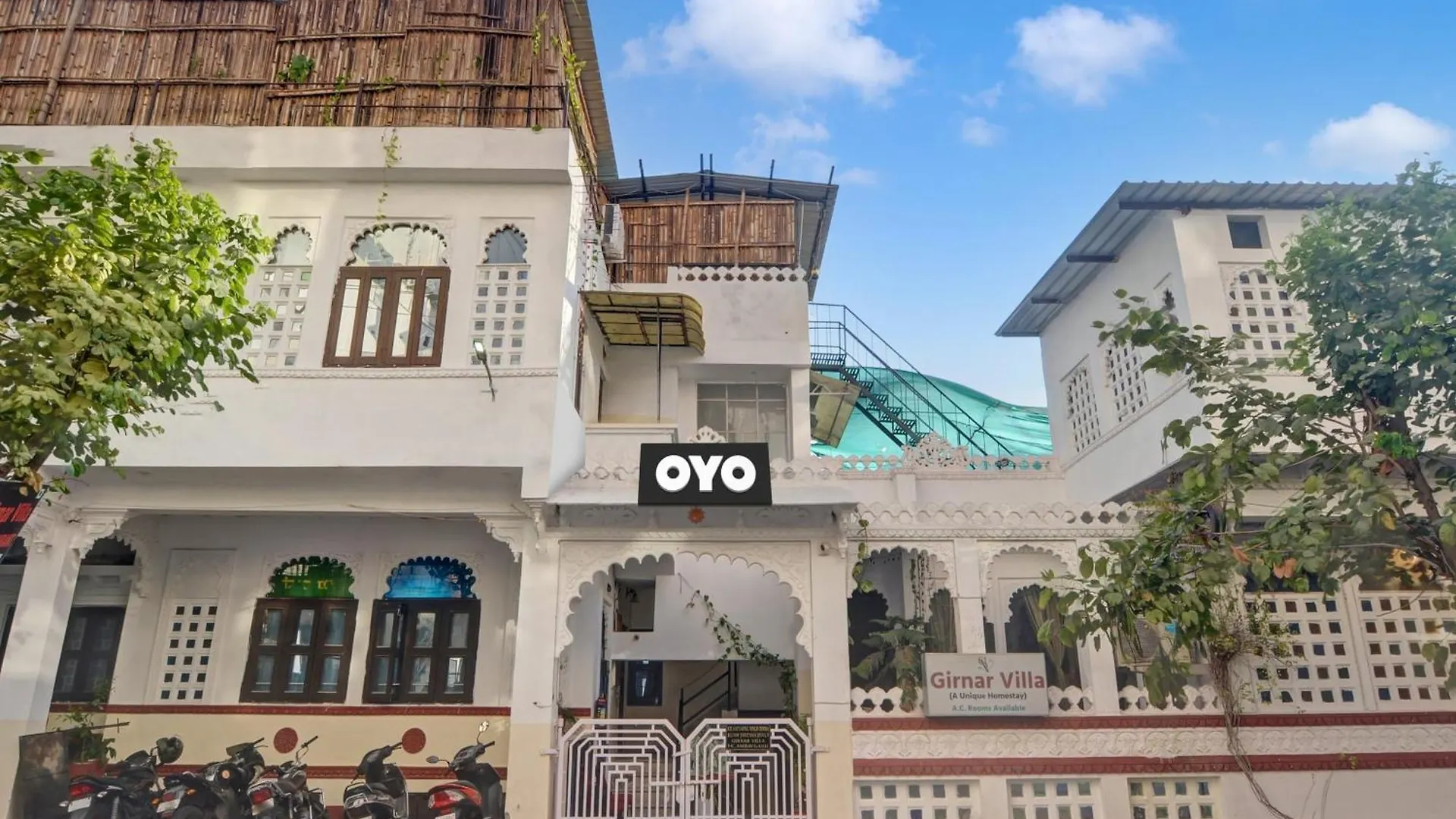 **** Hotel Girnar Villa Udaipur India