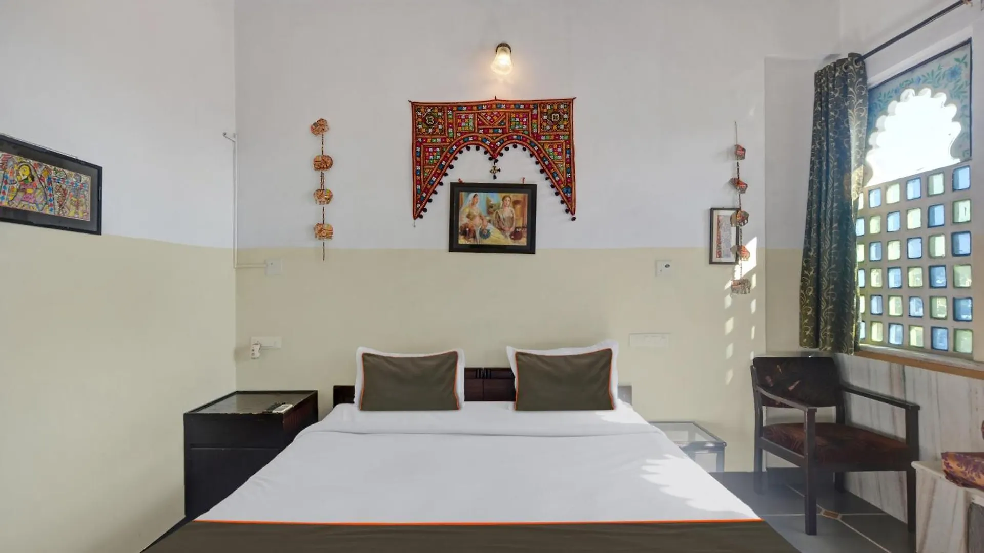 Hotel Girnar Villa Udaipur