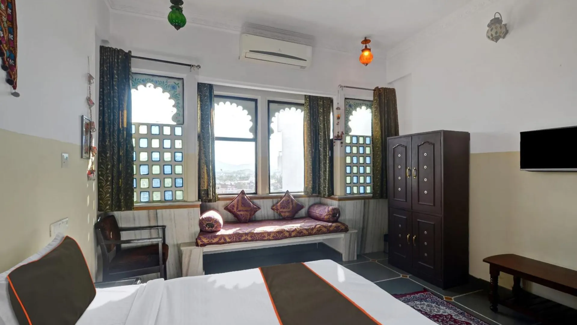 Girnar Villa Udaipur Hotel
