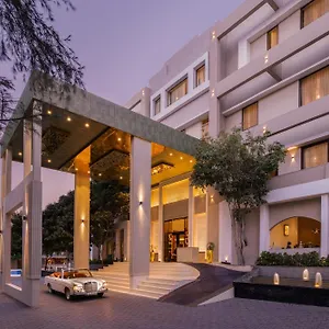 Essentia Luxury & Hotel