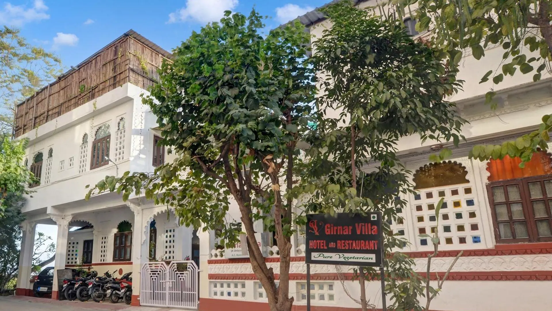 Girnar Villa Udaipur 4*,