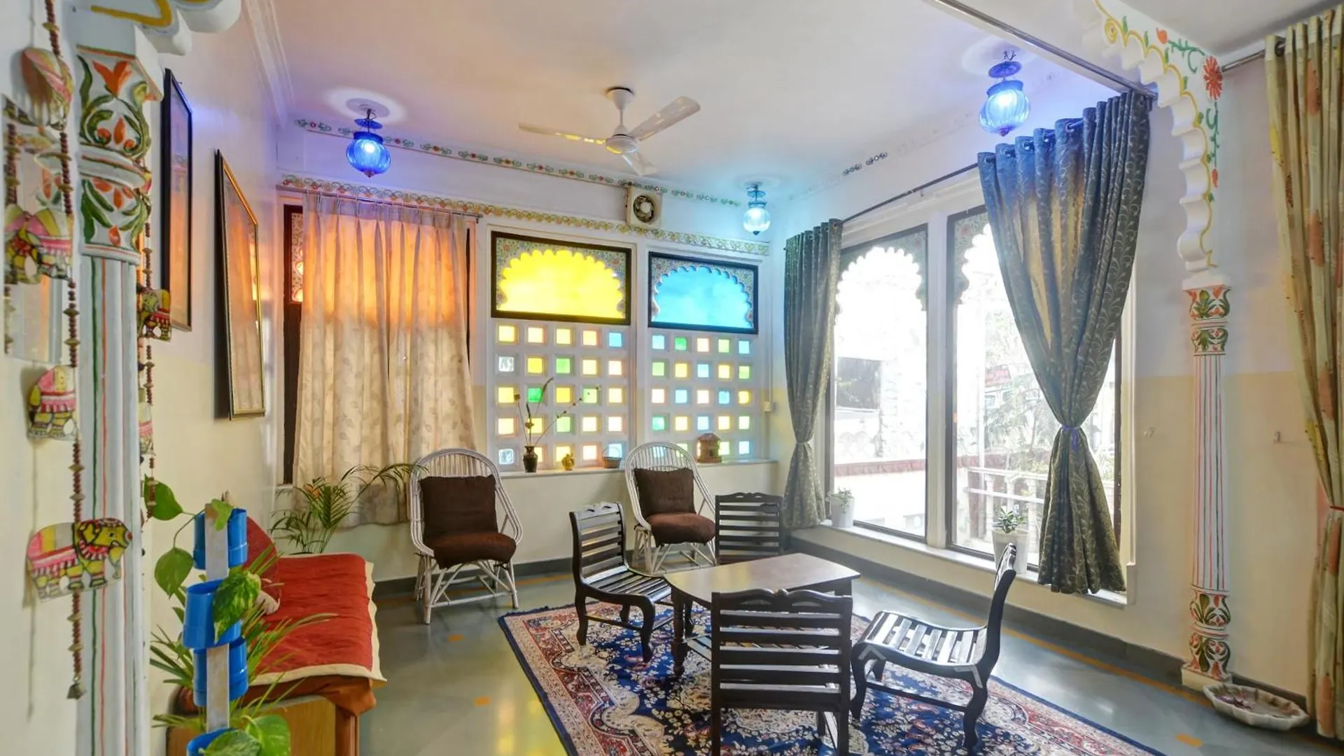 Hotel Girnar Villa Udaipur
