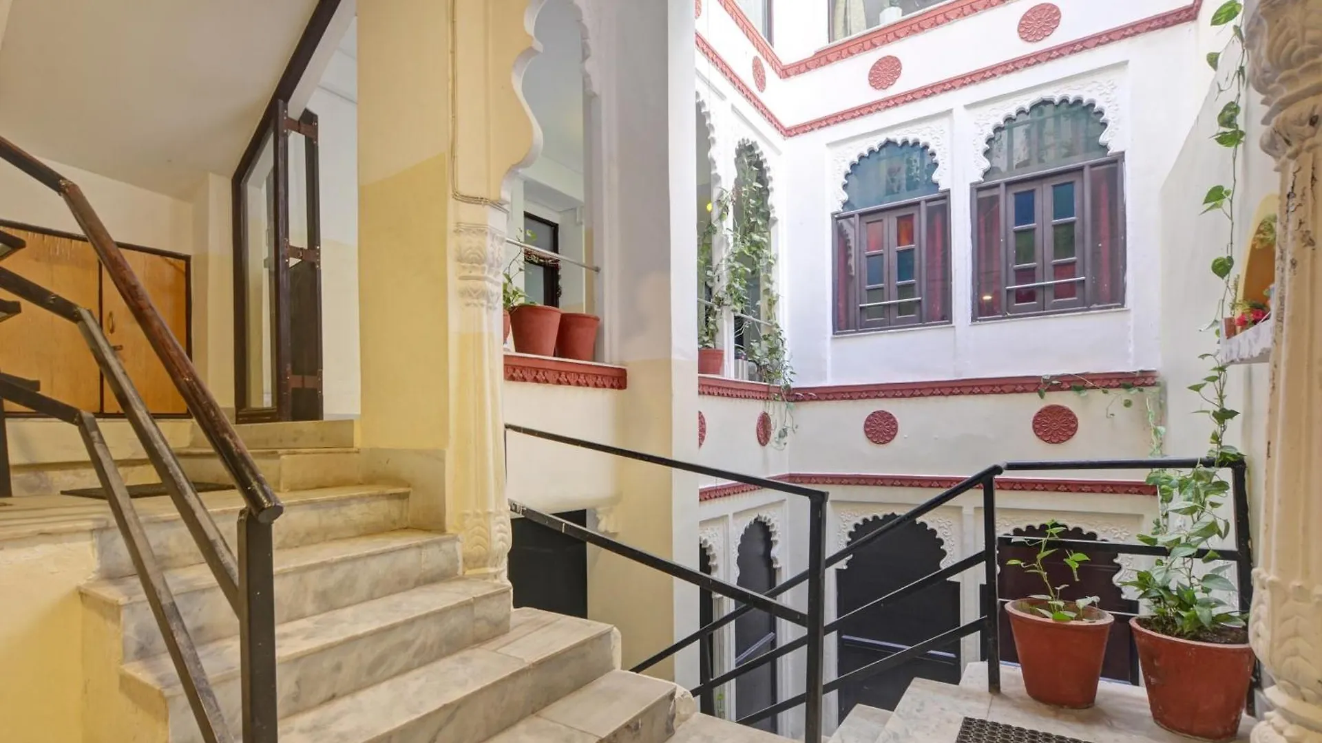 Hotel Girnar Villa Udaipur