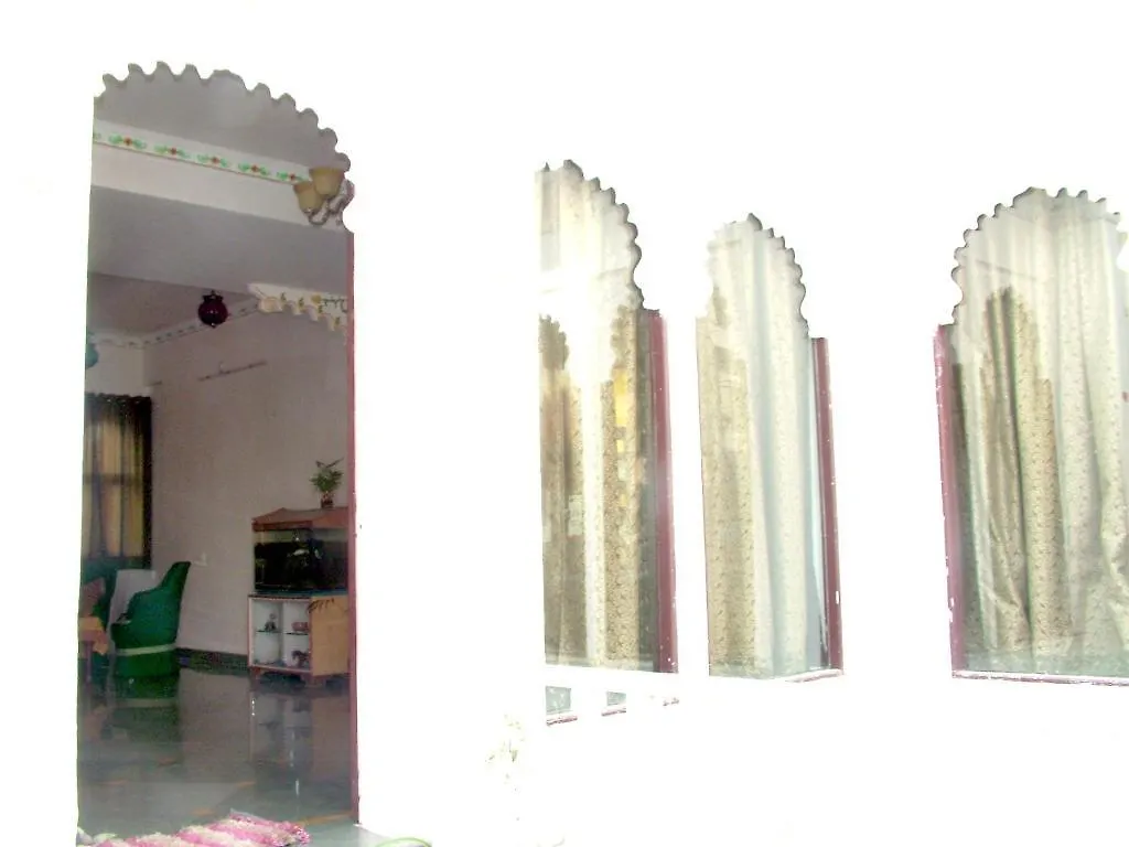 **** Hotel Girnar Villa Udaipur India