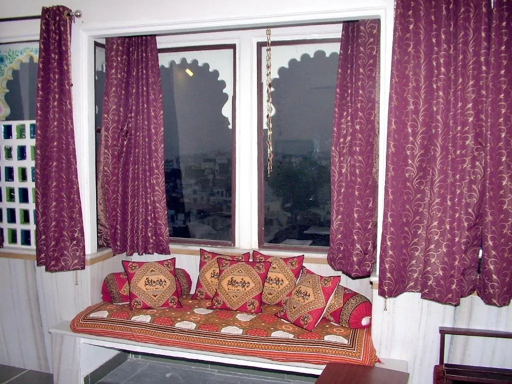 Girnar Villa Udaipur 4*,