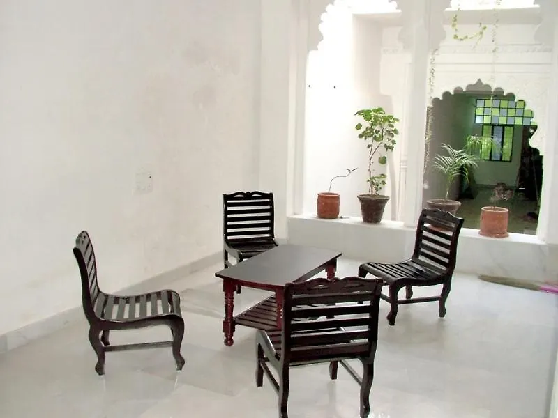 **** Hotel Girnar Villa Udaipur India