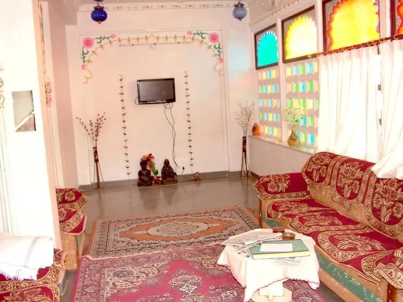 **** Hotel Girnar Villa Udaipur India